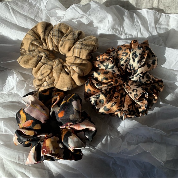 Fall Scrunchie Set 🍂🍁🤎 - Picture 3 of 6
